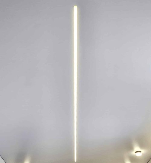 Світлова лінія в натяжній стелі